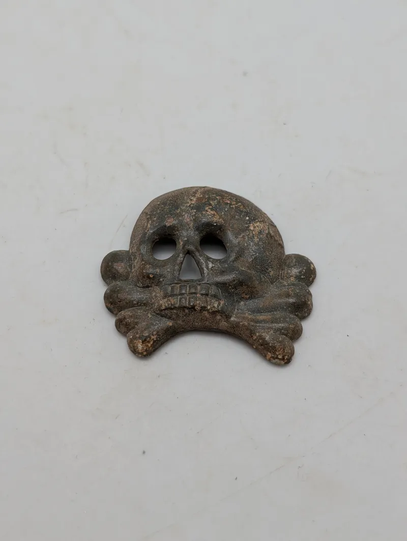 Tysk Totenkopf-emblem til kasket, metal WW2