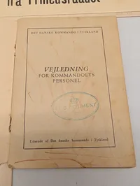 Samling af danske modstandsdokumenter og militærvejledning fra 2. verdenskrig