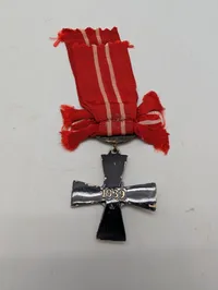 Finsk Frihedskors af 4. klasse med sværd og bånd