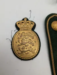 Dansk Politi Uniformseffekter: Skulderstropper, Emblem og Portrætfoto