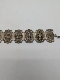 Antik Mellemøstlig Panelarmbånd i Messing med Symbolske Motiver