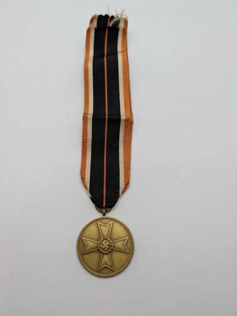 Tysk Krigsfortjenestemedalje (Kriegsverdienstmedaille) 1939 med bånd