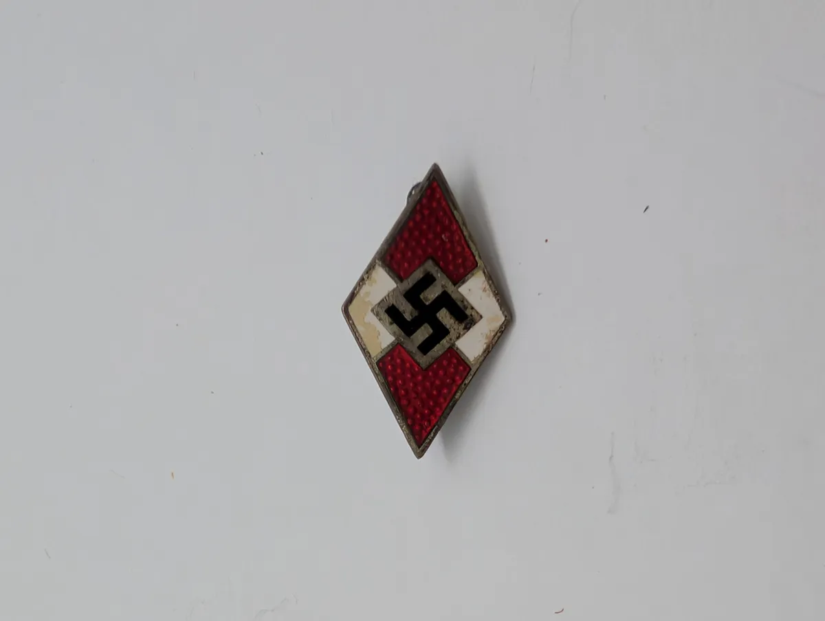 Hitler Jugend (HJ) Medlemsmærke i Emalje