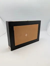 Vintage zoologisk undervisningsmontre med dyrehår og hudprøver