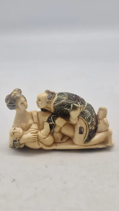 Antik JAPANESE HAND CARVED EROTIC NETSUKE FIGURES EDO / MEIJI PERIODE 