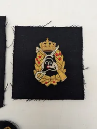 Tre danske militære stofmærker i guldtrådsbroderi