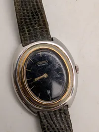 To vintage armbåndsure, herunder Seiko Quartz
