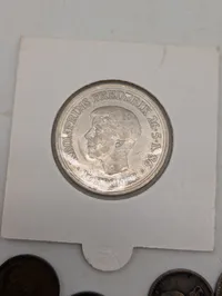 Samling af danske mønter, herunder 10 Kroner 1986 og Skilling Banco