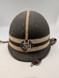 Hjelm med SG-Logo og Hvide Markeringer CF