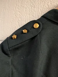 Dansk Militær Uniformsjakke med Rigsvåben Kraveemblem M69