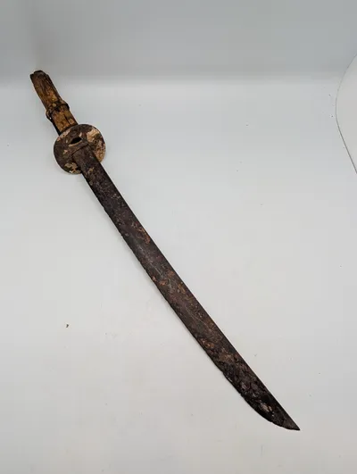 Antik japansk Wakizashi med tsuba og trægreb, Jordfund fra Okinawa
