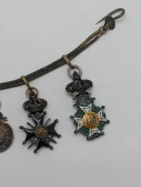 Antik miniature ordenskæde med syv europæiske ordener og medaljer