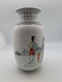Kinesisk Famille Rose Porcelænsvase med Kvinder i Have