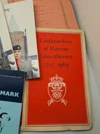 Samling af historiske bøger herunder Verdenskrigen og militærhistorie
