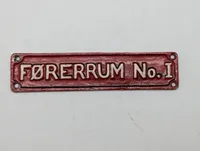 Antik støbejernsskilt med teksten 'FØRERRUM No. 1' DSB
