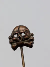 Pre-1945 Totenkopf Dødningehoved Stickpin i Bronze