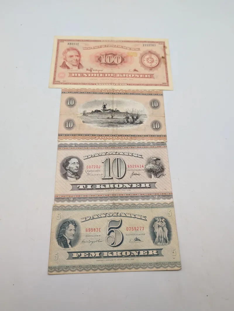 Samling af danske pengesedler, 5, 10 og 100 kroner