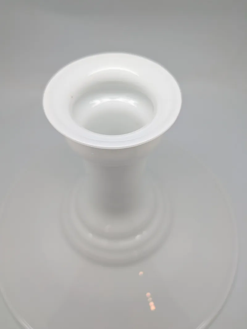 Mythos pendlen fra Holmegaard er designet af Sidse Werner. Glasskærmen er udført i opal hvid. 