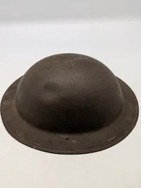 Belgisk M1949 Brodie-type militærhjelm med flagmærkat