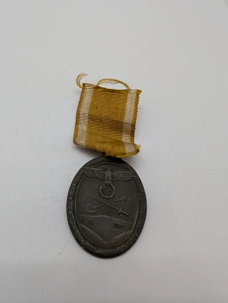 Tysk Westwall-medalje (Deutsches Schutzwall-Ehrenzeichen) med bånd