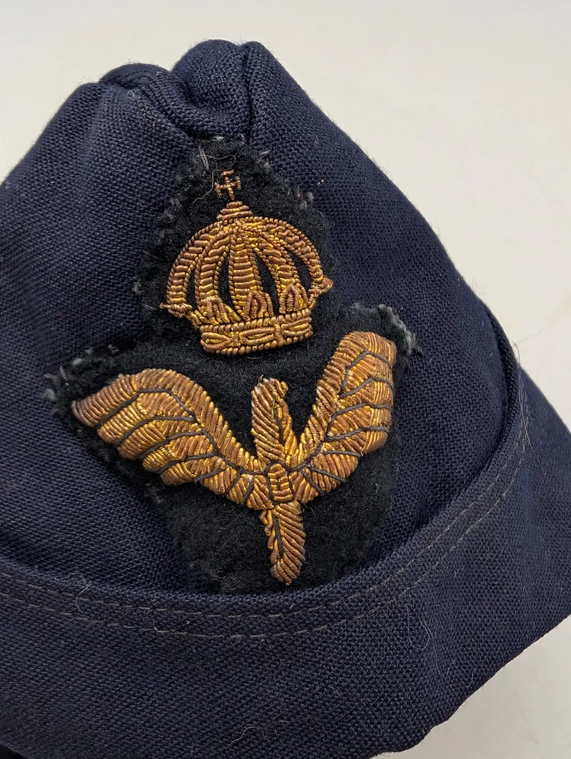 Svensk Flyvevåben (Flyvevåbnet) Bådformet Feltue med Broderet Emblem