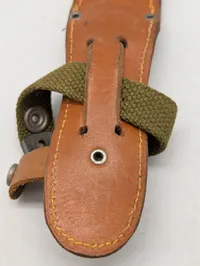 Vintage jagtkniv med hjortetaksgreb og læderskede