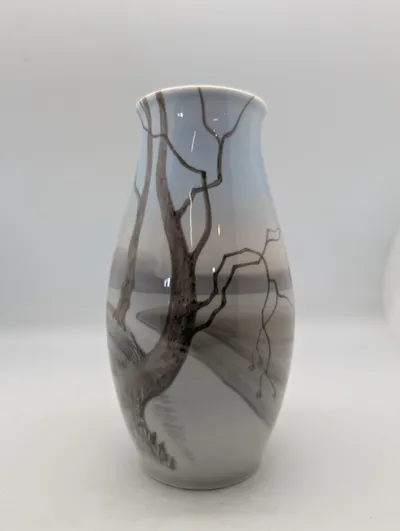 Bing & Grøndahl porcelænsvase med landskabsmotiv