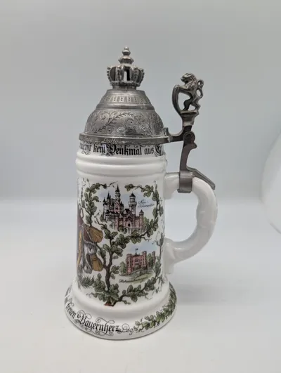 Tysk ølkrus i keramik med låg af tin, Neuschwanstein og Hohenschwangau