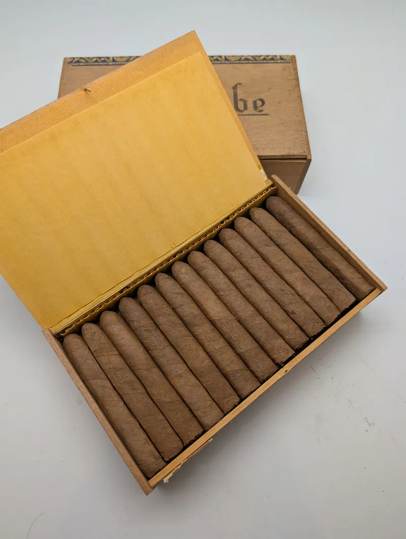 To antikke tyske cigarkasser, Goldgrube og Pflanzer-Dienst med indhold WW2