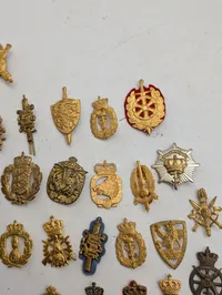 Samling af danske militære Regimentsmærker 