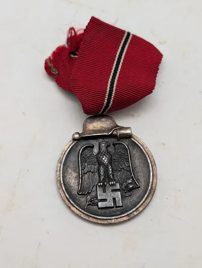 Tysk Østfrontsmedalje (Winterschlacht im Osten 1941/42) med bånd