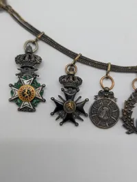 Antik miniature ordenskæde med syv europæiske ordener og medaljer