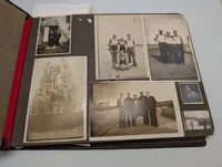 To vintage fotoalbum i læder og tekstil Soldat før under og efter krigen DK 