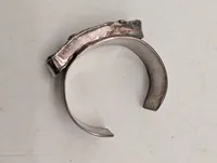 Brutalistisk smykkesæt med tigerøje bestående af armring og halskæde