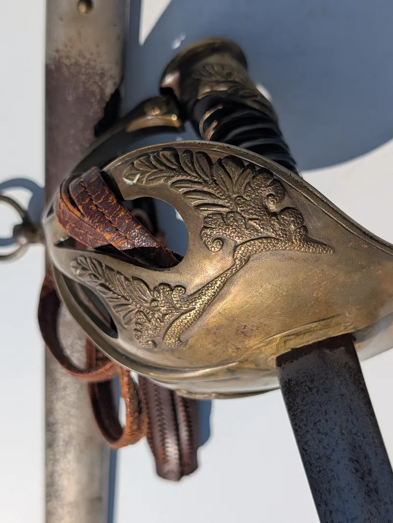 Fransk M1882 Officerssabel med metalskede og læderkvast