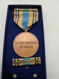 UNEF Gaza Souvenir-dolke og FN-medalje i original æske