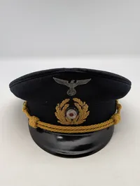 Tysk Kriegsmarine Officérs Schirmmütze med guldtrådsbroderi, efter 45 