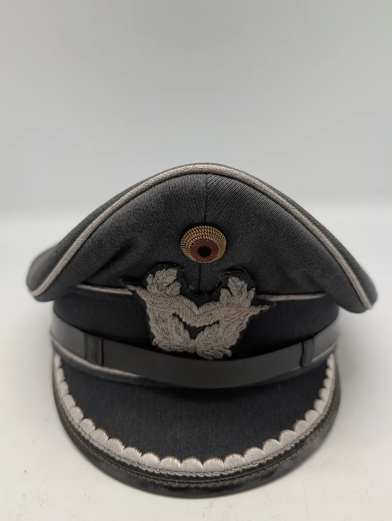 Vesttysk Bundeswehr Luftwaffe Officerskasket med Broderet Kokarde