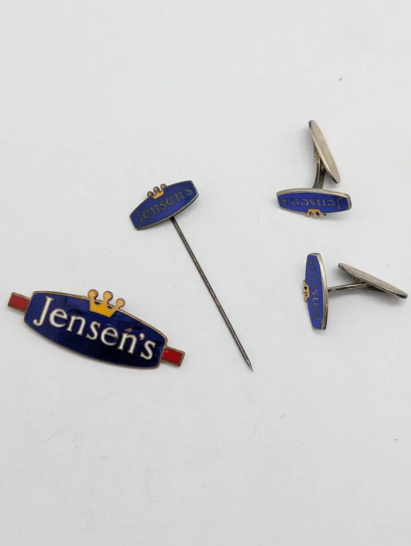 Jensen's Fine Foods emalje manchetknapper, slipsenål og broche sæt