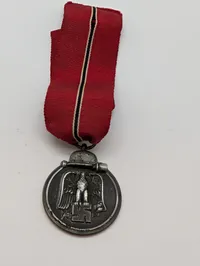Tysk Østfrontsmedalje (Winterschlacht im Osten 1941/42) med bånd