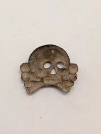 Tysk Totenkopf-emblem til kasket, metal WW2