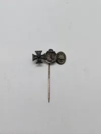 Tysk miniature-nåleemblem med Jernkors, Østmedalje og Såretmærke