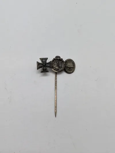 Tysk miniature-nåleemblem med Jernkors, Østmedalje og Såretmærke