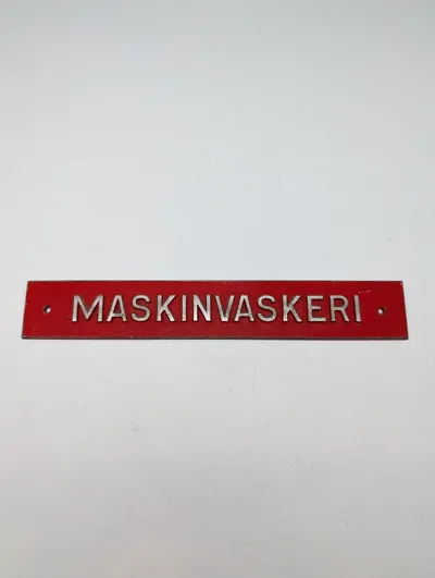 Vintage Kasserne skilt med teksten 'MASKINVASKERI'