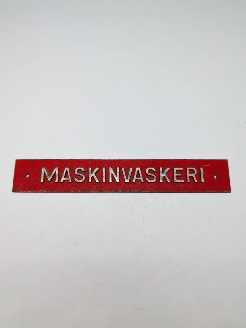 Vintage Kasserne skilt med teksten 'MASKINVASKERI'