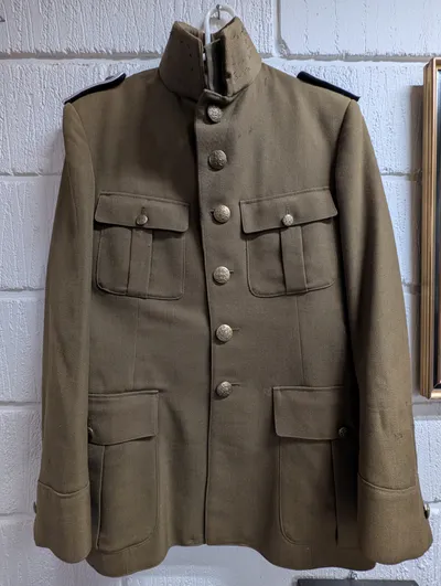 Dansk M/1923 Uniformsjakke i uld med messingknapper,  ( Omsyet 1947 uniform )