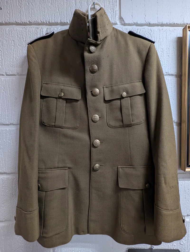 Dansk M/1923 Uniformsjakke i uld med messingknapper,  ( Omsyet 1947 uniform )