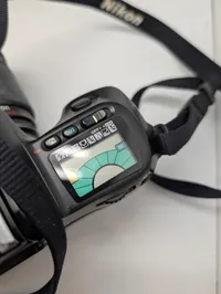 Nikon F70 SLR-kamerasæt med Tamron-objektiv, Sunpak-flash og taske