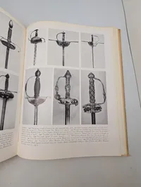 Samling af tre militærhistoriske bøger om våben og militaria