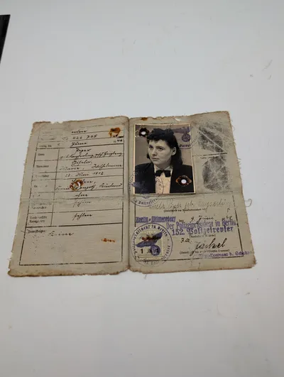 Tysk Kennkarte Identitetskort fra 1942 til Gisela Piper